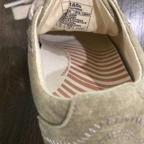 Taos star khaki wash canvas sneaker size 8 some spots on the left shoelace - Picture 8 of 17